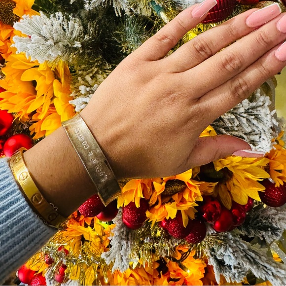 ONE DAY SALE✨

FINAL SALE♥️TIFFANY & CO. 925 vintage bangle bracelet ✨ - Picture 3 of 16